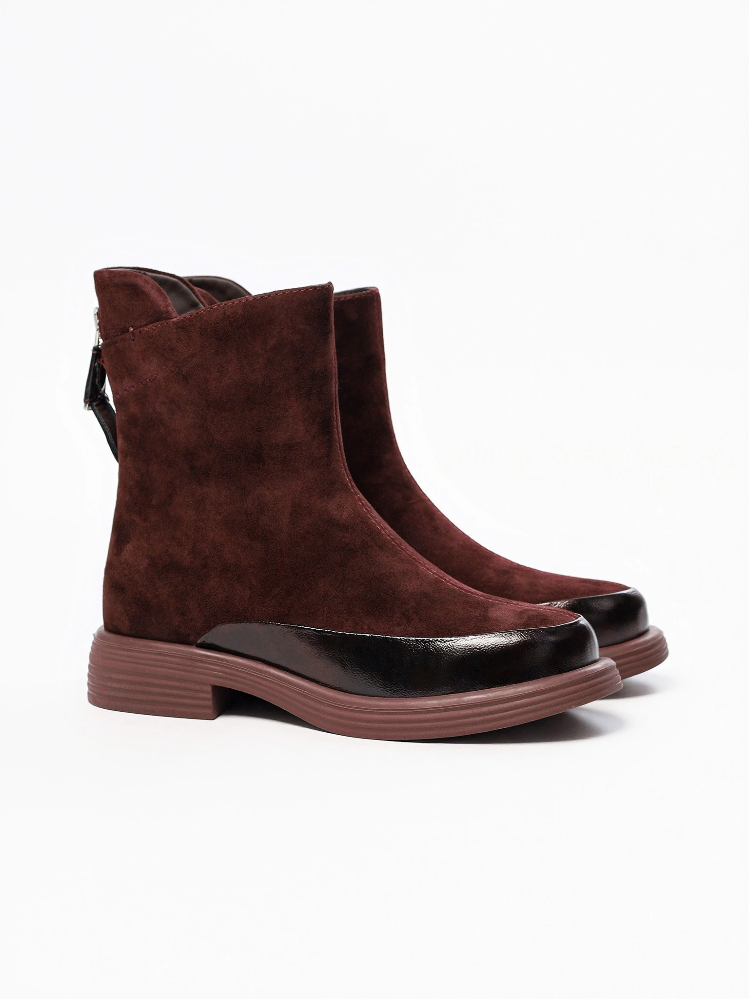 Ботинки бордового цвета на низком широком каблуке